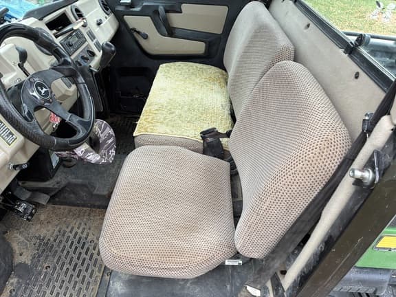 Image of John Deere XUV 835R equipment image 3