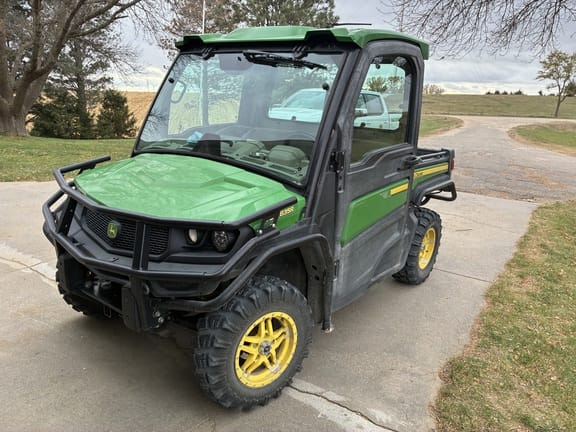 2019 John Deere XUV 835R Equipment Image0