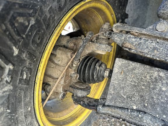 Image of John Deere XUV 835R equipment image 3