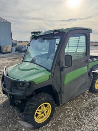 Image of John Deere XUV 835R equipment image 1