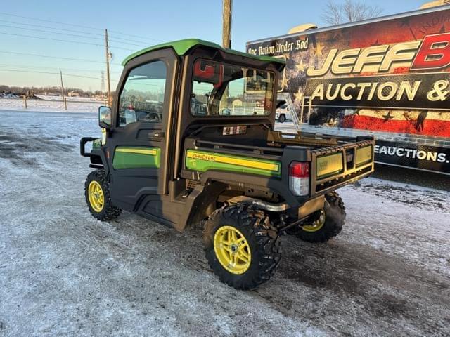 Image of John Deere XUV 835R equipment image 1