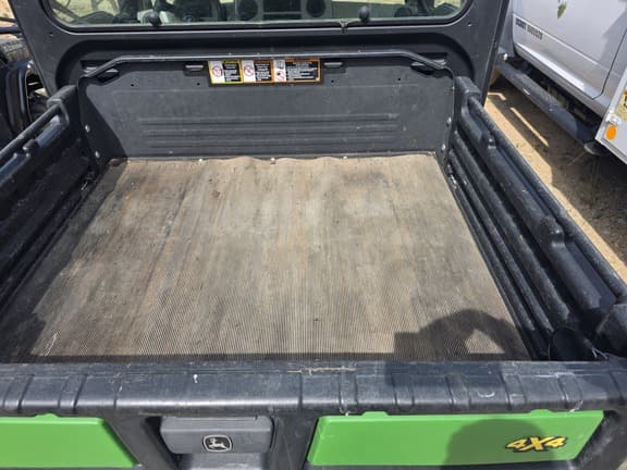 Image of John Deere XUV 835R equipment image 4