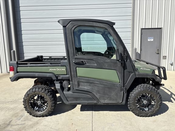 Image of John Deere XUV 835R equipment image 1