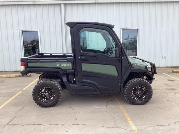 Image of John Deere XUV 835R equipment image 3