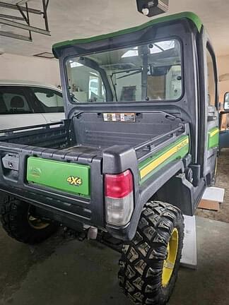 Image of John Deere XUV 835R equipment image 3