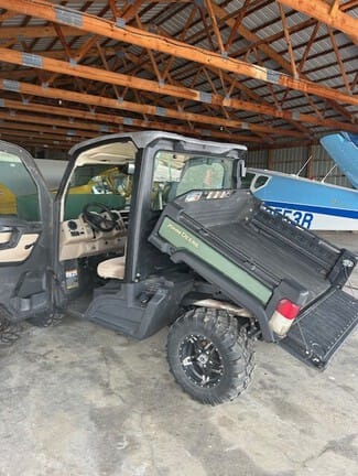 2019 John Deere XUV 835R Equipment Image0