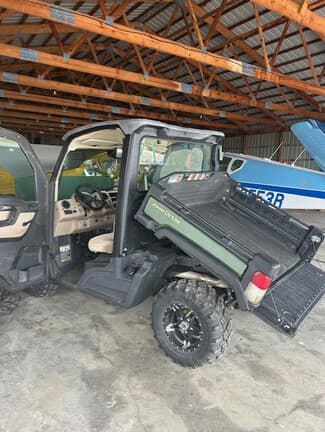 Image of John Deere XUV 835R equipment image 1