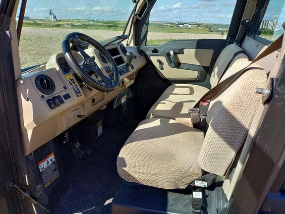 Image of John Deere XUV 835R equipment image 2