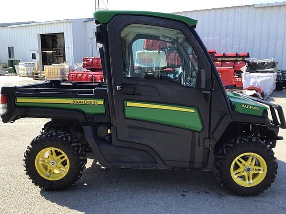 Image of John Deere XUV 835R equipment image 4