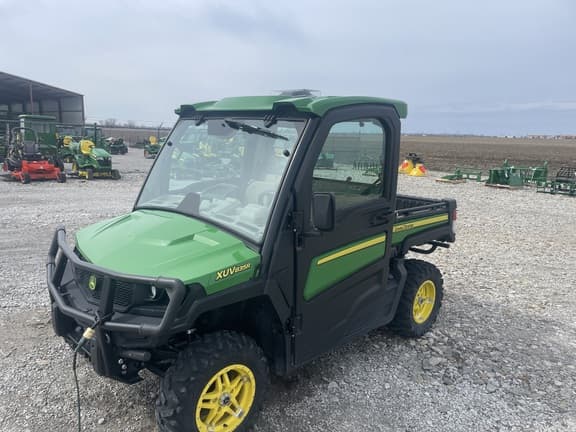 Image of John Deere XUV 835R equipment image 1