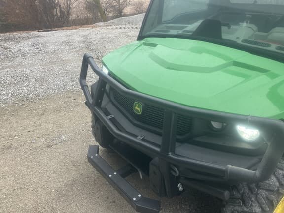 Image of John Deere XUV 835R equipment image 1