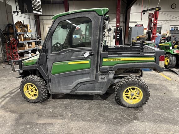 Image of John Deere XUV 835R equipment image 1