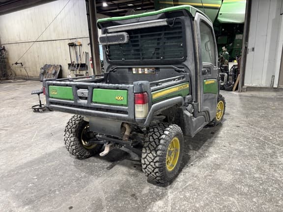 Image of John Deere XUV 835R equipment image 4