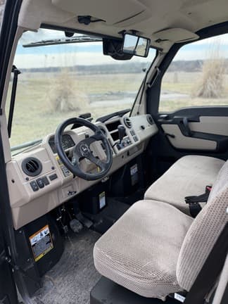 Image of John Deere XUV 835R equipment image 1