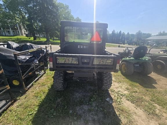 Image of John Deere XUV 835R equipment image 3