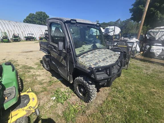 2019 John Deere XUV 835R Equipment Image0