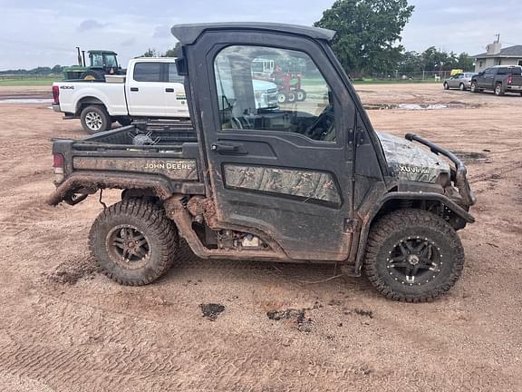 Image of John Deere XUV 835R equipment image 3