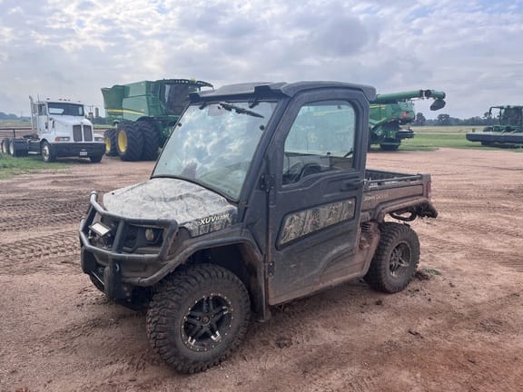2019 John Deere XUV 835R Equipment Image0
