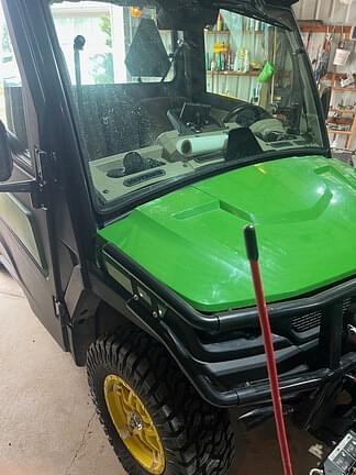 Image of John Deere XUV 835R equipment image 4