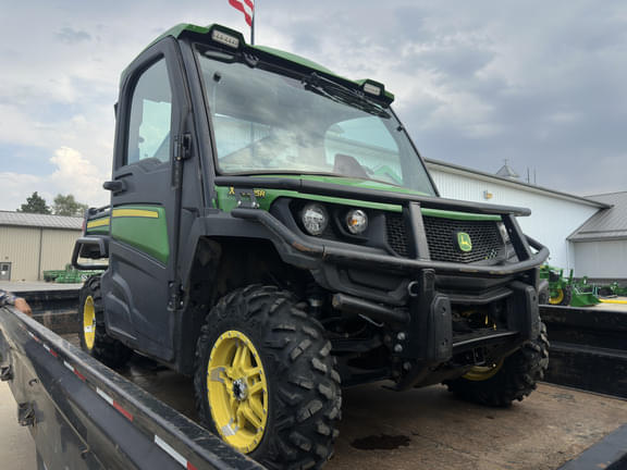 Image of John Deere XUV 835R equipment image 1