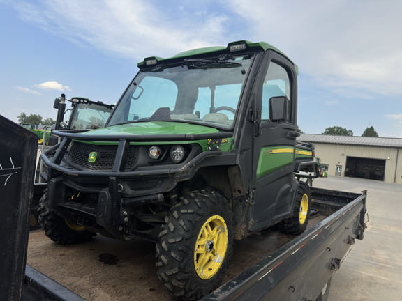 2019 John Deere XUV 835R Equipment Image0