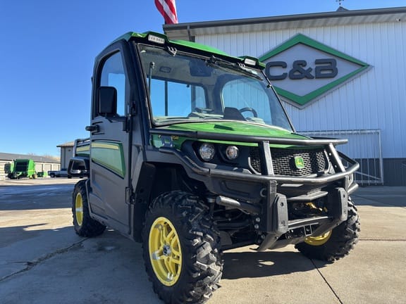 2019 John Deere XUV 835R Equipment Image0