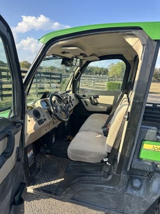 Image of John Deere XUV 835R equipment image 1