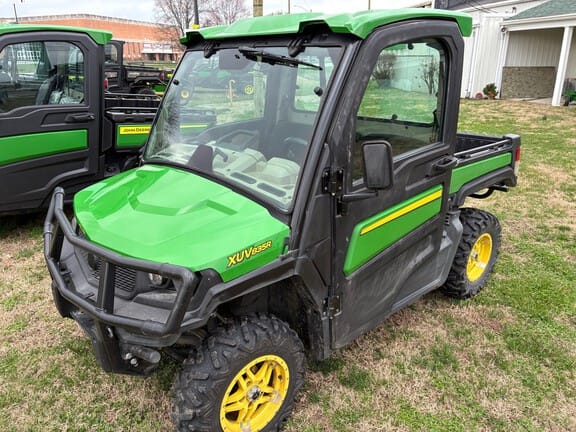 2019 John Deere XUV 835R Equipment Image0
