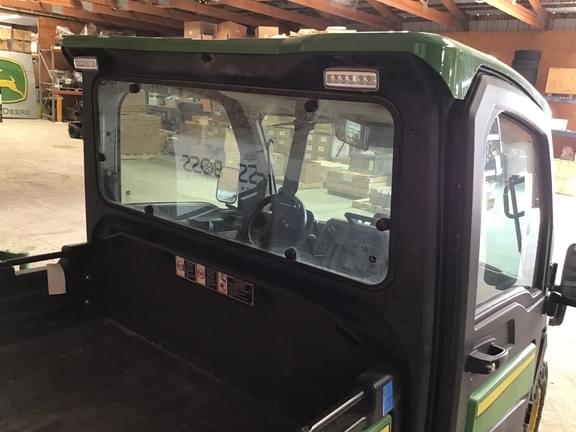 Image of John Deere XUV 835R equipment image 2