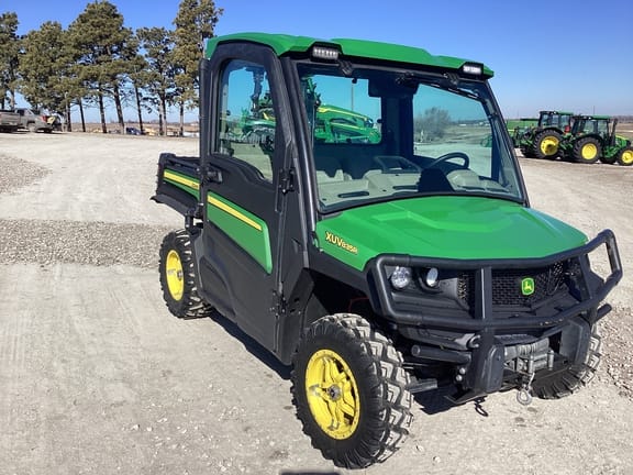 2020 John Deere XUV 835R Equipment Image0