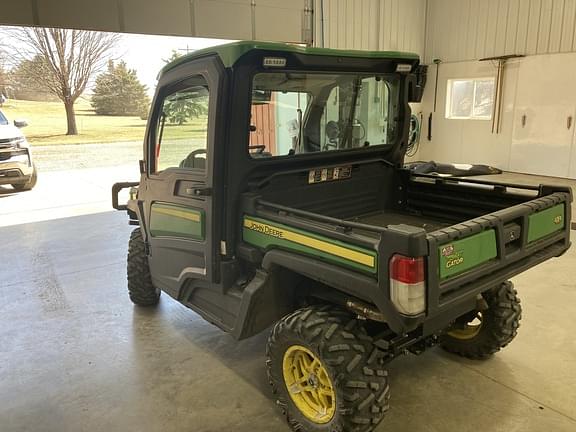Image of John Deere XUV 835R equipment image 1