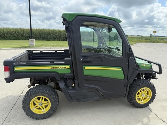 Image of John Deere XUV 835R equipment image 3