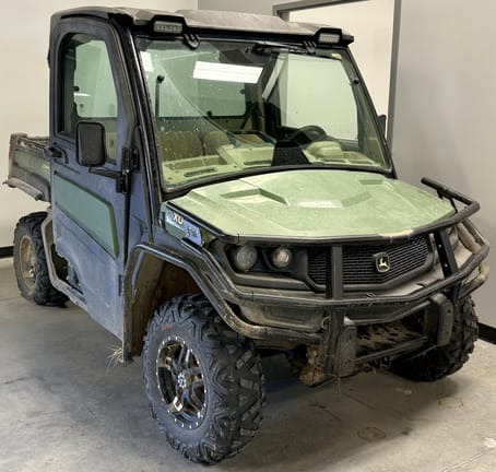 2019 John Deere XUV 835R Equipment Image0