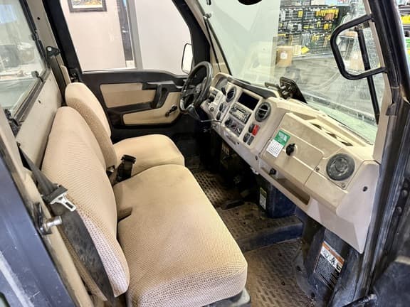 Image of John Deere XUV 835R Image 1