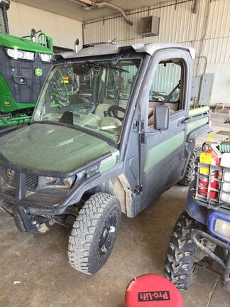 2019 John Deere XUV 835R Equipment Image0