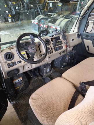 Image of John Deere XUV 835R equipment image 4
