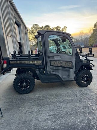 2019 John Deere XUV 835R Equipment Image0