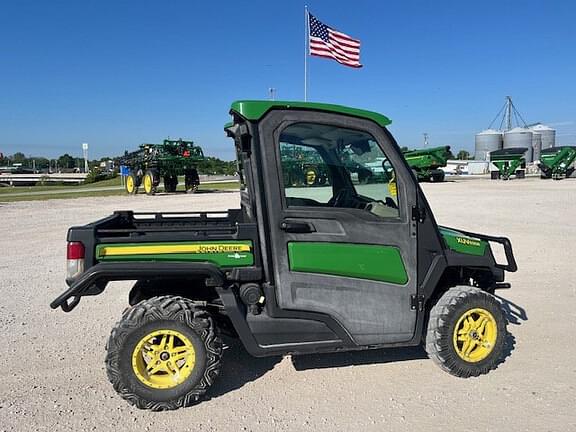 Image of John Deere XUV 835R Primary image