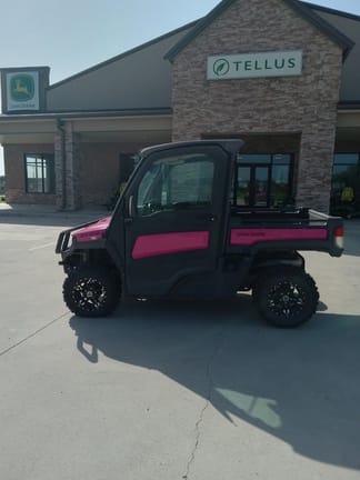 2019 John Deere XUV 835R Equipment Image0