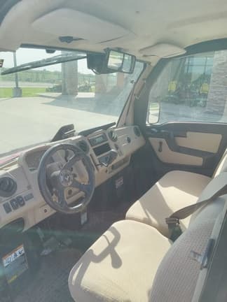 Image of John Deere XUV 835R equipment image 4