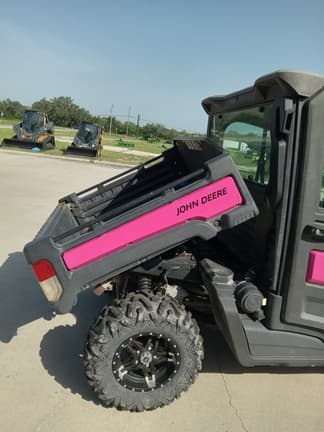Image of John Deere XUV 835R equipment image 3