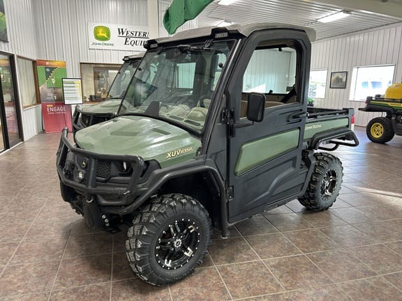 2019 John Deere XUV 835R Equipment Image0