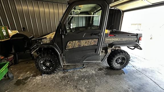 Image of John Deere XUV 835R Primary image