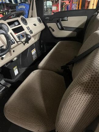 Image of John Deere XUV 835R equipment image 2