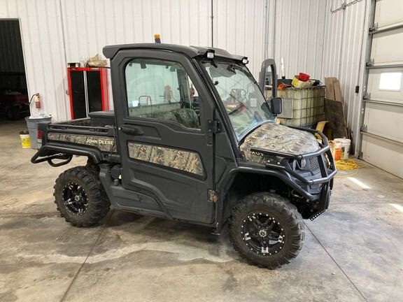2019 John Deere XUV 835R Equipment Image0