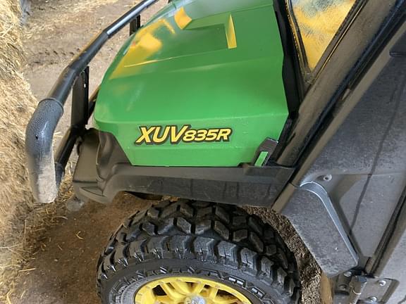 Image of John Deere XUV 835R equipment image 4