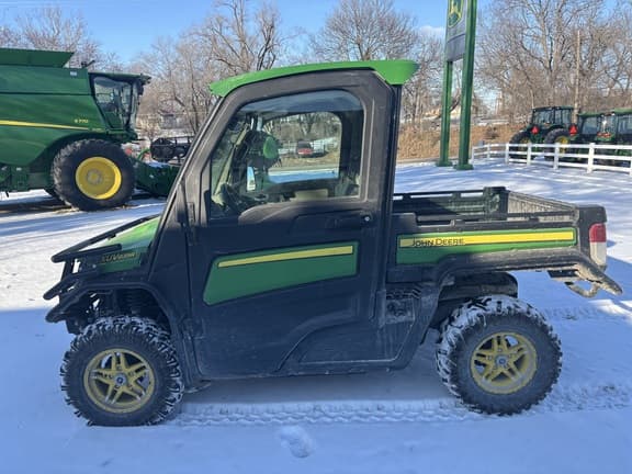 Image of John Deere XUV 835R equipment image 2