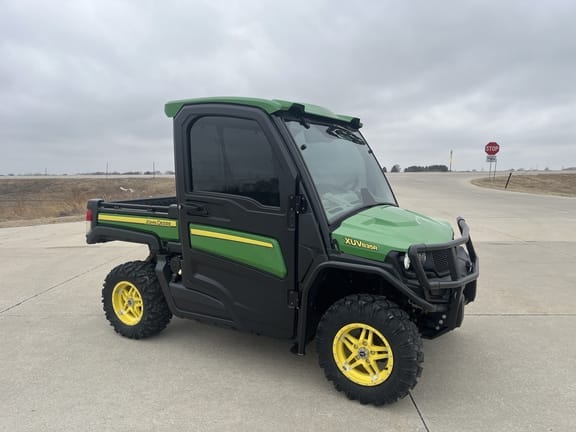 Main image John Deere XUV 835R