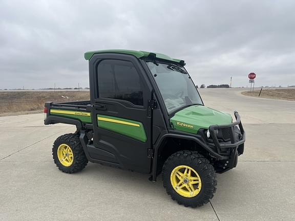 Image of John Deere XUV 835R Primary image