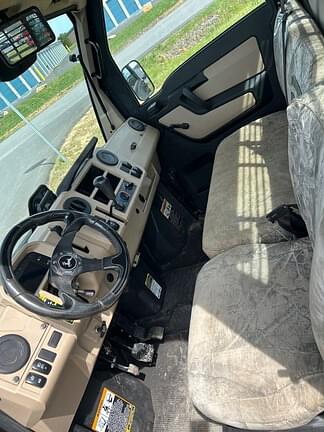 Image of John Deere XUV 835R equipment image 4